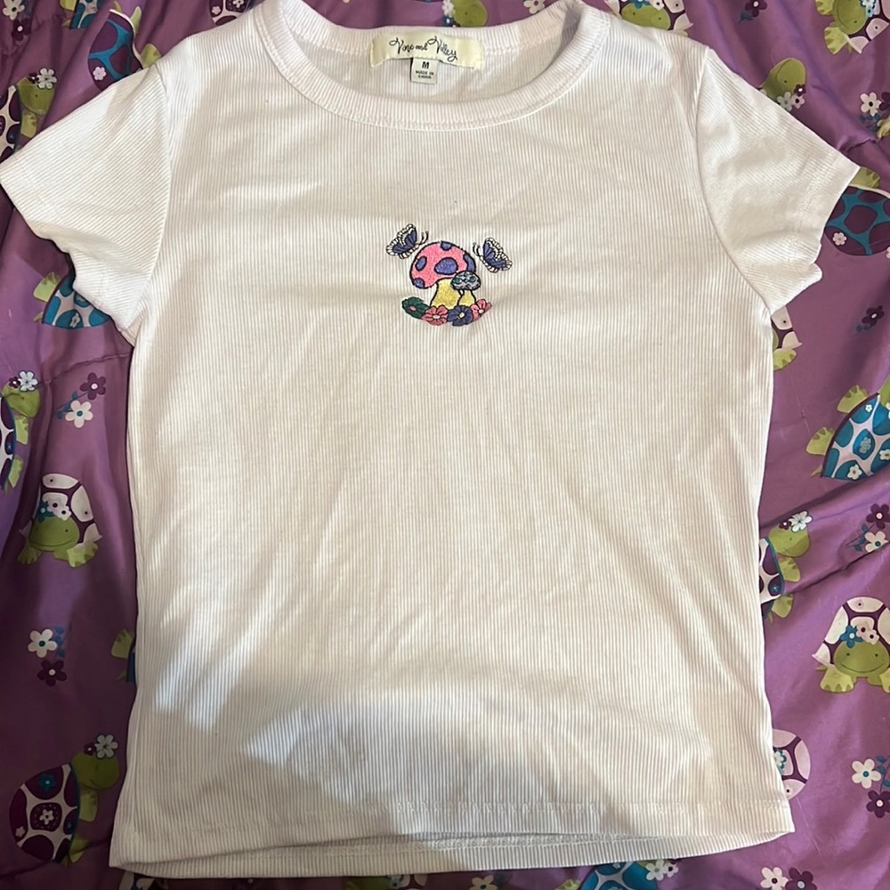 Crop graphics tee